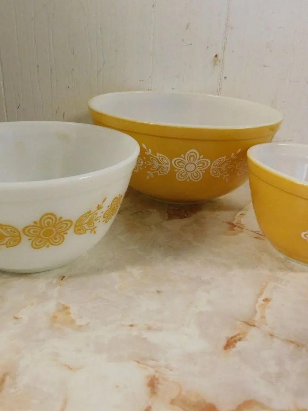 Pyrex Butterfly Gold 3 pc Nesting Mixing Bowl Set